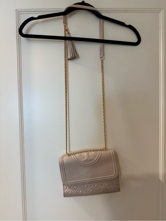 Tory Burch Handbags - Tory Burch Quilted Convertible Crossbody in Cream Color with Gold Chain